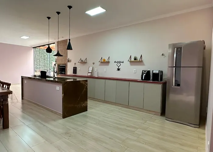 Casa Com Area Gourmet E Banheira