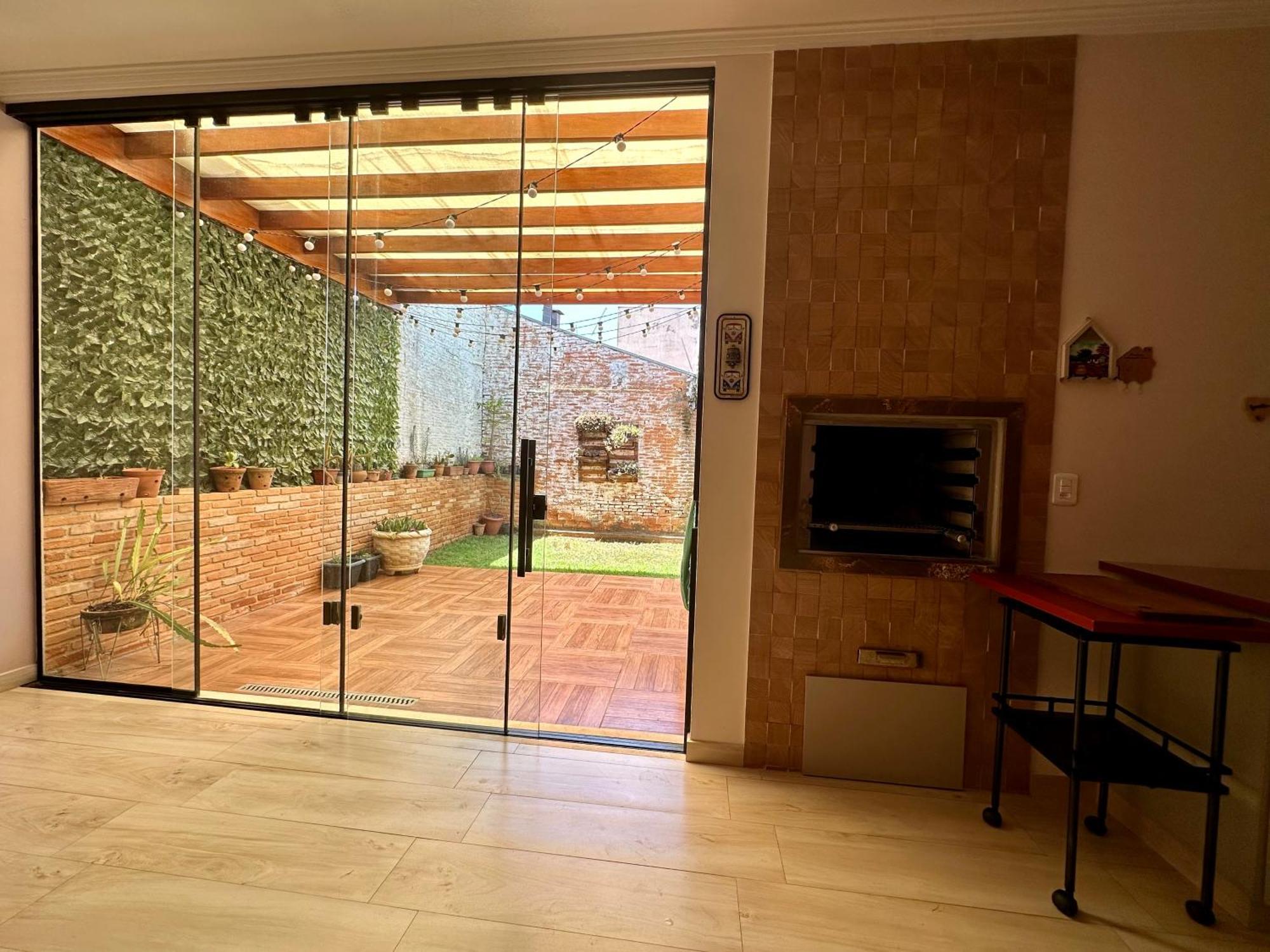 Casa Com Area Gourmet E Banheira